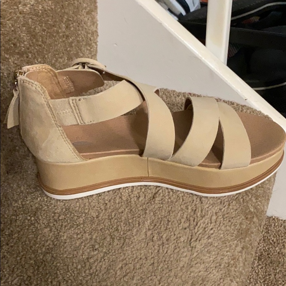 NWOT Dr. Scholl Carry On platform Sandals